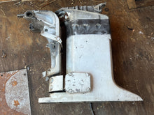 Load image into Gallery viewer, 140 125 120 hp Johnson Evinrude 20” MIDSECTION with EXHAUST HOUSING 0397861 ADAPTOR 0398694 SWIVEL BRACKET 0432708 STEERING ARM 0392519 two stroke 1988
