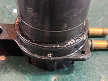 Lade das Bild in den Galerie-Viewer, 75 - 175 hp Evinrude E-tec vst CHAMBER BOTTOM 5004428 two stroke 1998-2005 some Ficht motors some 40-300 hp compatibility
