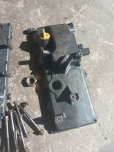 Cargar imagen en el visor de la galería, F60 Yamaha 2017 powerhead, cylinder head, block, rods, pistons
