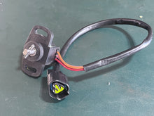 Cargar imagen en el visor de la galería, 200 225 250 hp Yamaha 6R5-85885-01-00 THROTTLE SENSOR ASSEMBLY TPS Two Stroke
