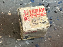 Load image into Gallery viewer, f 75 90 150 200 225 250 hp Yamaha 67F-12411-01-00 Thermostat four stroke outboard motors 2005-2018
