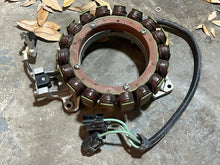 Lade das Bild in den Galerie-Viewer, f 250 hp Yamaha BASE ASSEMBLY stator pulser 6P2-81460-00-00 four stroke 2005-2018 PULSER COIL 6P2-85580-00-00
