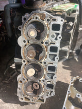 Cargar imagen en el visor de la galería, F60 Yamaha 2017 powerhead, cylinder head, block, rods, pistons

