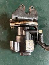 Lade das Bild in den Galerie-Viewer, 250 225 200 hp Evinrude Ficht 5000527 OIL INJECTOR &amp; MANIFOLD ASSY two stroke OEM 05001479 0346433 BRACKET
