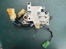 Lade das Bild in den Galerie-Viewer, BF 150 135 115 hp Honda 38550-ZY6-003 POWER TILT RELAY ASSY four stroke pre 1997-up
