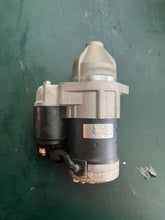 Cargar imagen en el visor de la galería, DF 40 50 hp Suzuki 31100-94J21 STARTING MOTOR ASSY 31151-94J00 CASE oem TESTED
