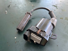 Lade das Bild in den Galerie-Viewer, 40 30 50 60 hp Mercury EFI 877807A2 cylindrical IGNITION COIL tested 6” boot
