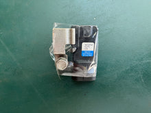 Lade das Bild in den Galerie-Viewer, Mercury OEM map sensor 854445 16212460 outboard electrical
