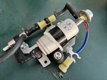 Load image into Gallery viewer, DT 115 140 DF 200 225 hp Suzuki 15100-94900 FUEL PUMP for injector, two stroke EFI outboard motors
