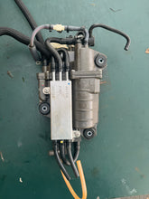 Load image into Gallery viewer, f 60 Yamaha 6C5-14180-22-00 FLOAT CHAMBER ASSY vst 2015-2020 50 60 hp TESTED, 6C5-13906-01-00 PRESSURE REGULATOR
