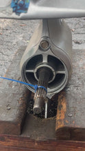Cargar y reproducir el video en el visor de la galería, BF 250 225 hp Honda GEAR CASE ASSY 20” lower unit Standard Rotation four stroke 2007-up
