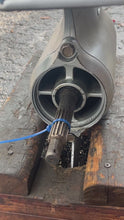 Cargar y reproducir el video en el visor de la galería, BF 250 225 hp Honda GEAR CASE ASSY 20” lower unit Standard Rotation four stroke 2007-up
