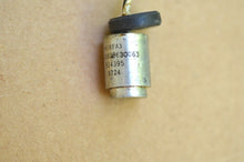 Cargar imagen en el visor de la galería, OMC Johnson Looper Temperature Sender Sensor Switch 514395, Evinrude, brp
