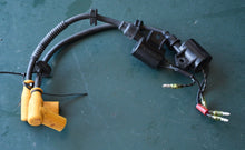 Load image into Gallery viewer, DT 150 200 225 HP Suzuki F6T530 Ignition Coils 33410-87D70
