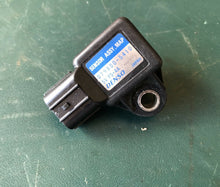 Lade das Bild in den Galerie-Viewer, BF 225a Honda Map Sensor 17110-zy3-003 - for 2007 &amp; later models
