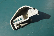 Cargar imagen en el visor de la galería, OMC Johnson &amp; Evinrude 1970-88 Power Tilt Lower Bracket 122771
