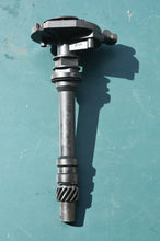 Load image into Gallery viewer, 190 hp Mercruiser Distributor part J1171
