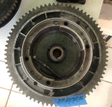 Cargar imagen en el visor de la galería, OMC Johnson Evinrude flywheel 2535e5, 1970s, 58105-d2, 9.5&quot; diameter
