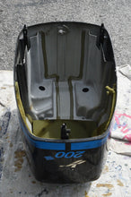 Lade das Bild in den Galerie-Viewer, 200 hp Mercury Cowling Saltwater 2.5 liter v6 outboard Two Stroke Engine Cover
