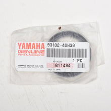 Lade das Bild in den Galerie-Viewer, 115 130 150 175 220 225 250 300 hp yamaha 93102-40m38 oil seal, crank &amp; piston
