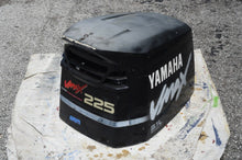 Lade das Bild in den Galerie-Viewer, 225hp Yamaha 66X-42610-P0-NA TOP COWLING ASSY, engine cover, 200 hp
