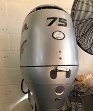 Lade das Bild in den Galerie-Viewer, BF 75 hp Honda four stroke outboard complete motor 20 inch 2003
