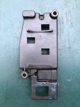 Cargar imagen en el visor de la galería, 25 35 HP Johnson Evinrude 514693  Electrical Bracket 1996-2004
