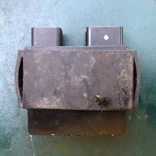 Cargar imagen en el visor de la galería, DF 25 hp Suzuki CDI Control Unit 32900-95J00 Four Stroke Twin V outboard
