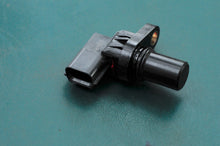 Lade das Bild in den Galerie-Viewer, DF 60 70 HP Suzuki CKP Clutch Sensor 33220-84g00
