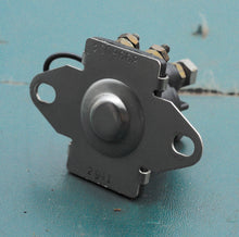 Cargar imagen en el visor de la galería, 25 hp Johnson Evinrude OMC 0586180 586180 SOLENOID Assy starter, 1997-2003 3 cylinder two stroke
