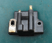 Cargar imagen en el visor de la galería, 25 hp Johnson Evinrude 582508 0582508 Ignition COIL ASSY 1997-2003 3 cylinder Two stroke
