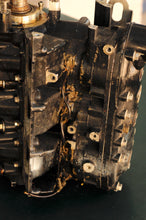 Cargar imagen en el visor de la galería, 25 Hp Johnson Evinrude 0435942  Cylinder &amp; Crankcase 435942 powerhead 3 Cylinder 97-03 - carbureted good compression

