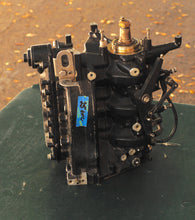 Load image into Gallery viewer, 25 Hp Johnson Evinrude 0435942  Cylinder &amp; Crankcase 435942 powerhead 3 Cylinder 97-03 - carbureted good compression
