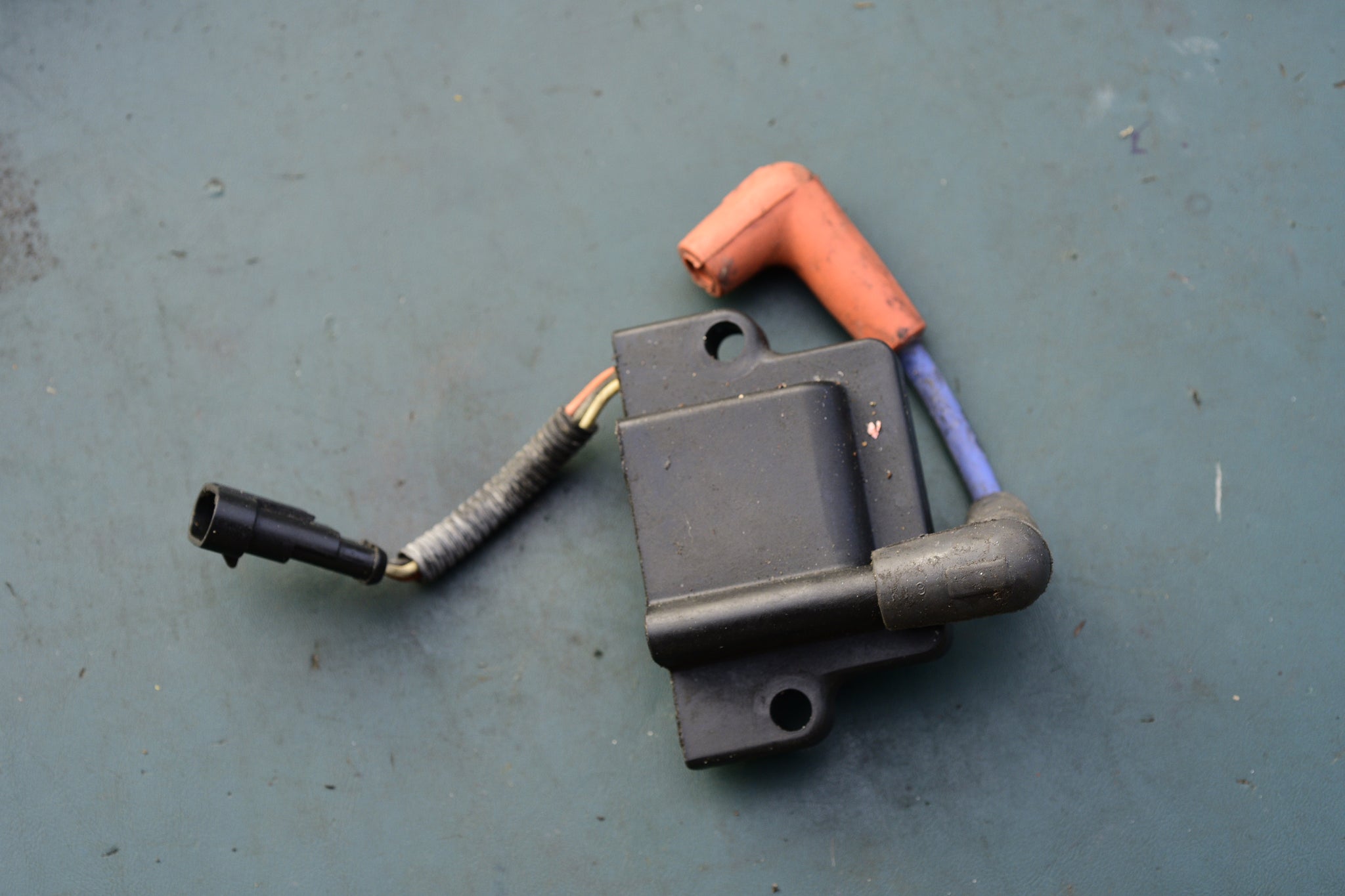40 -300 hp Evinrude E-tec ignition coil 586980 0586980 Two
