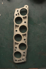 Lade das Bild in den Galerie-Viewer, BF 200 225 250 175 hp Honda 17108-ZY3-000 SPACER, INTAKE MANIFOLD
