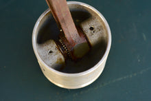 Load image into Gallery viewer, OMC Pistons (2) 3027P2, Wiseco Marine 3020KD, bore 3.0200-3.0210, 25, 28, 30 and 35 hp 2 cylinder two stroke johnson evinrude  outboards
