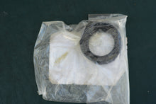 Cargar imagen en el visor de la galería, OMC 335686 Oil Seal, Johnson Evinrude
