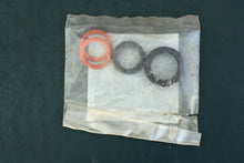 Lade das Bild in den Galerie-Viewer, Quicksilver 56-68655-3 Trim Gaskets
