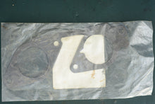 Cargar imagen en el visor de la galería, 90 - 250 hp Aqua Power 1977 Intake Manifold Gasket OMC 323319, oem cross over
