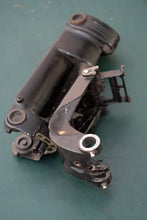 Lade das Bild in den Galerie-Viewer, 7.5 9.8 hp Mercury saddle assembly 8448a2, swivel bracket assy 7324a1, merc 110 two stroke
