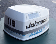 Lade das Bild in den Galerie-Viewer, 115 90 hp Johnson Ocean Pro top cowl 0435094 two stroke - missing latch
