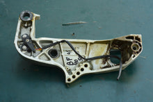 Lade das Bild in den Galerie-Viewer, BF 40 45 50 hp Honda 50301-ZV5-020ZA BRACKET, R, 50311-ZV5-010ZA BRACKET, L four stroke
