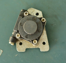 Load image into Gallery viewer, 135 150 200 hp Mercury 855762 oil pump,  8-010-18497-05
