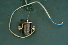 Lade das Bild in den Galerie-Viewer, 115 120 140 hp Tohatsu Nissan 3C7760500 CHOKE SOLENOID and plunger, two stroke carb
