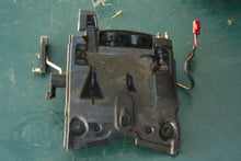 Cargar imagen en el visor de la galería, DF 25 hp Suzuki Front Panel 61831-95J00-0EP nla, 19141-95J00 THROTTLE Cam linkage Four Stroke twin v Outboard
