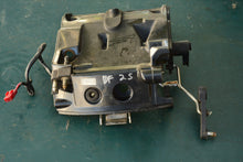 Cargar imagen en el visor de la galería, DF 25 hp Suzuki Front Panel 61831-95J00-0EP nla, 19141-95J00 THROTTLE Cam linkage Four Stroke twin v Outboard
