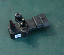 Load image into Gallery viewer, 90 115 150 175 hp Johnson Evinrude 0777662 777662 0584914 586343 Flywheel Sensor Assembly OIS ignition Two Stroke
