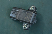 Load image into Gallery viewer, 150 175 200 hp Yamaha 68F-83688-00 map sensor OEM hpdi two stroke outboard
