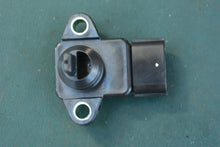 Load image into Gallery viewer, 150 175 200 hp Yamaha 68F-83688-00 map sensor OEM hpdi two stroke outboard
