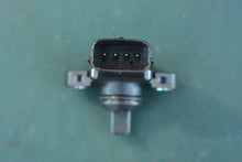 Load image into Gallery viewer, 150 175 200 hp Yamaha 68F-83688-00 map sensor OEM hpdi two stroke outboard
